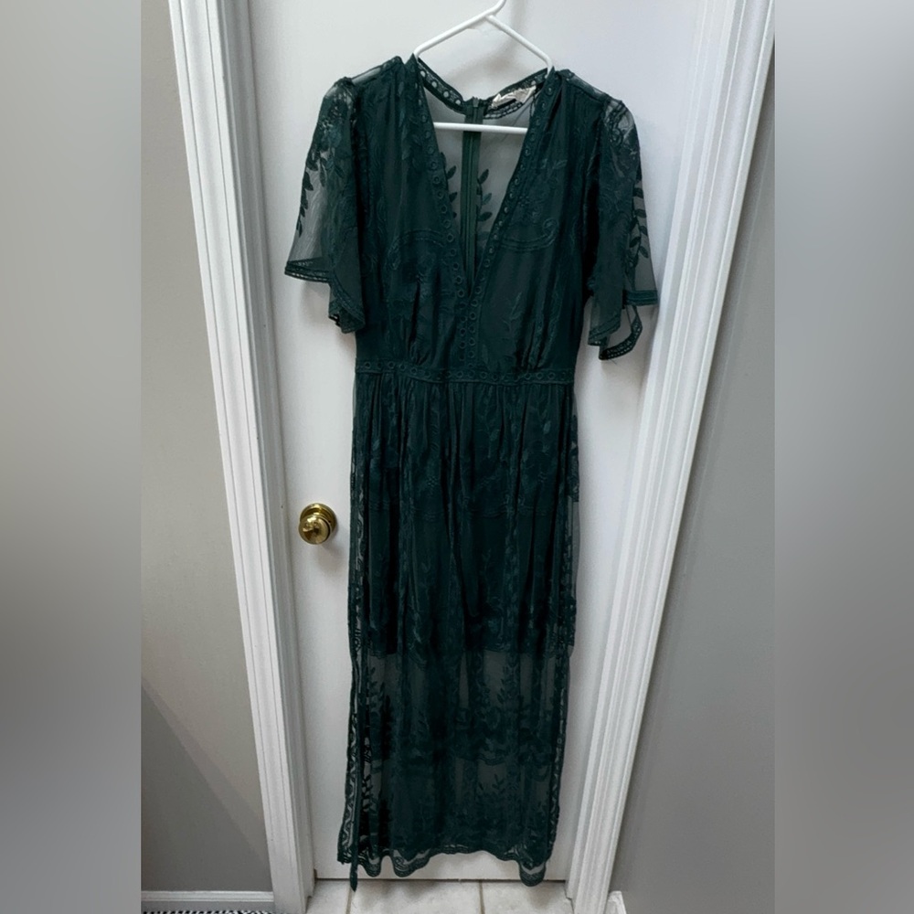 Beautiful green dress!
